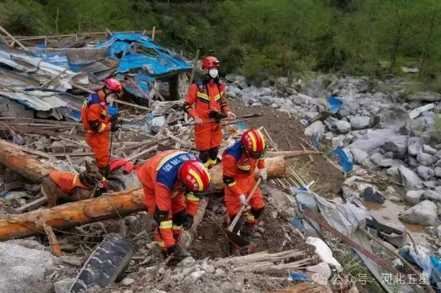 油動式大載荷長航時無人直升機——打造我國應急救援、防汛救災、森林草原消防的“新質戰斗力”!